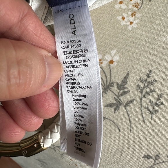 Aldo handbag, shoulder bag, clutch, or crossbody bag white with gold-tone rings. - Picture 11 of 11